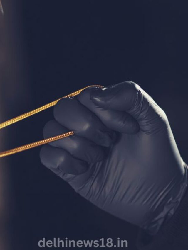 Woman strangled and robbed in Delhi