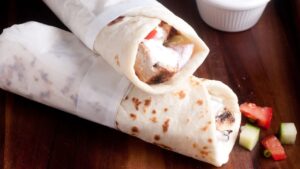 Read more about the article घर पर रेस्टरां जैसा रोल बनाने की आसान और स्वादिष्ट रेसिपी | Veg, Paneer & Soya Rolls