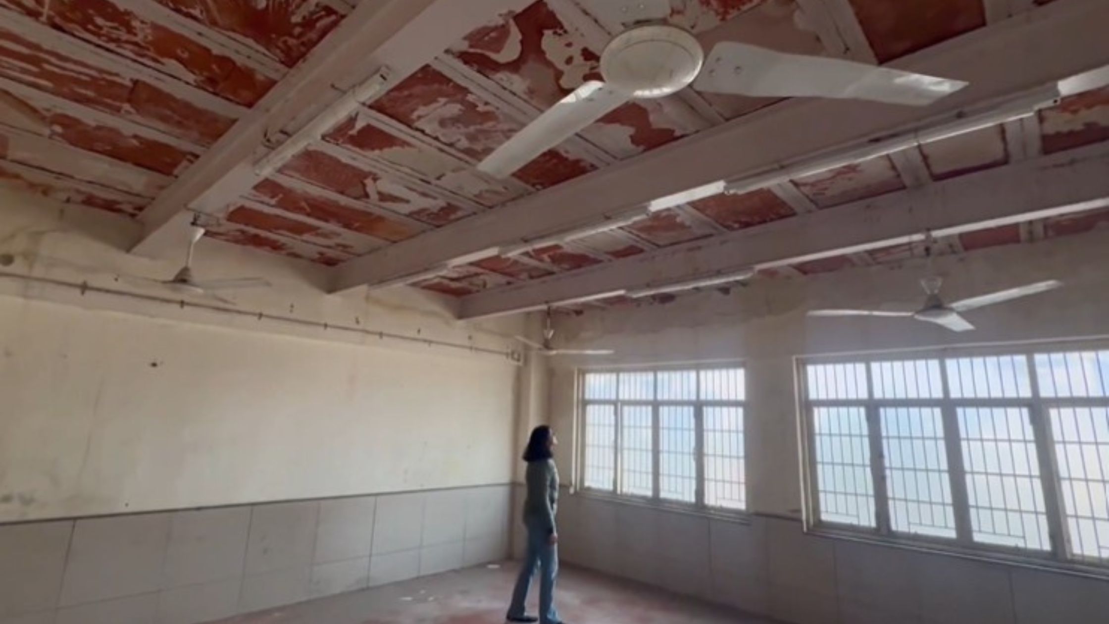 Swati maliwal ka delhi-ke-world-class-education-model-par-sawaal