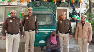 बुराड़ी पुलिस ने दबोचा कुख्यात शराब तस्कर, 35 पेटी अवैध शराब और टेंपो जब्त